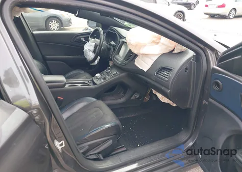 2015 Chrysler 200 S из США, поврежденный, VIN 1C3CCCBGXFN527981